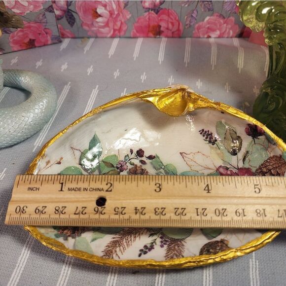 DECOUPAGE CLAM SHELL DECOUPAGE PINECONE AND ROSES - Picture 8 of 10